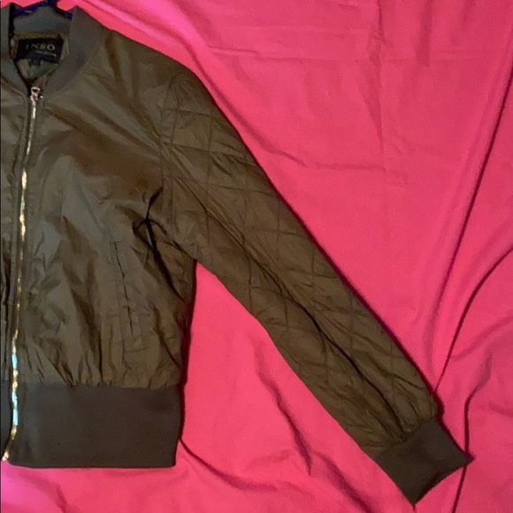 A jacket - Picture 2 of 4